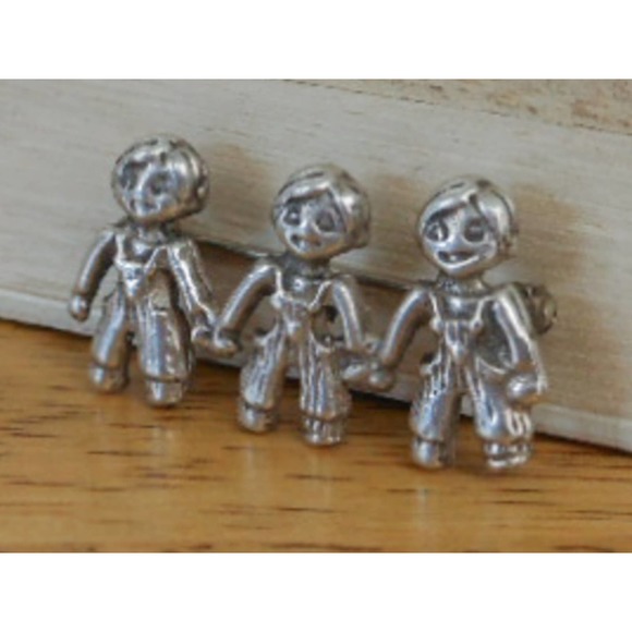 Vintage Sterling Children Holding Hands Pin - Picture 2 of 9